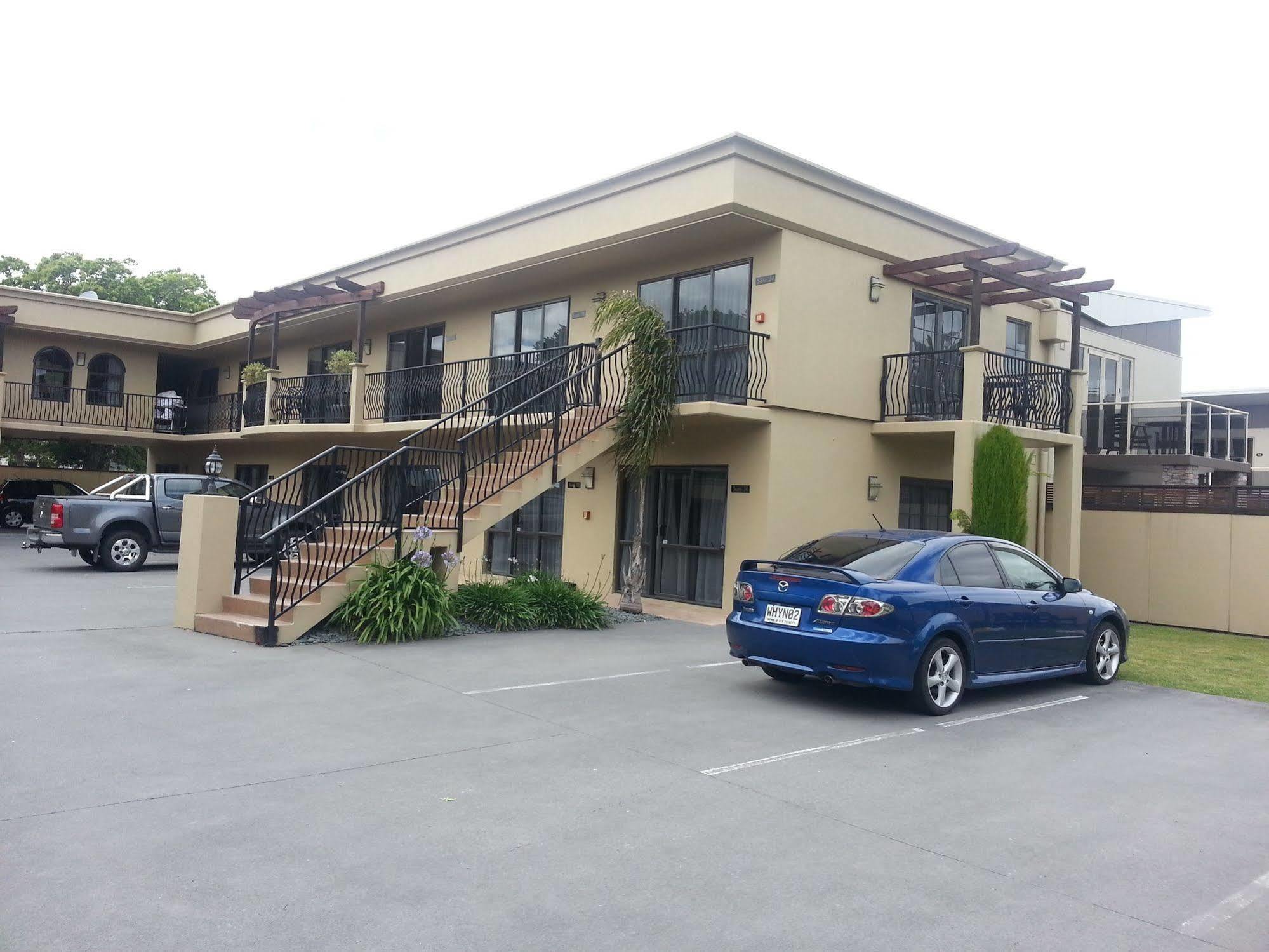 Stay 280 & Stay 284 Rotorua - Refurbished Modern Accommodation エクステリア 写真